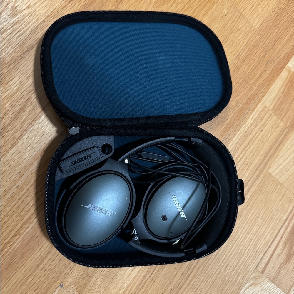 Bose QuietComfort 25 Acoustic Noise Cancelling Headphones (Apple Devices, Black)